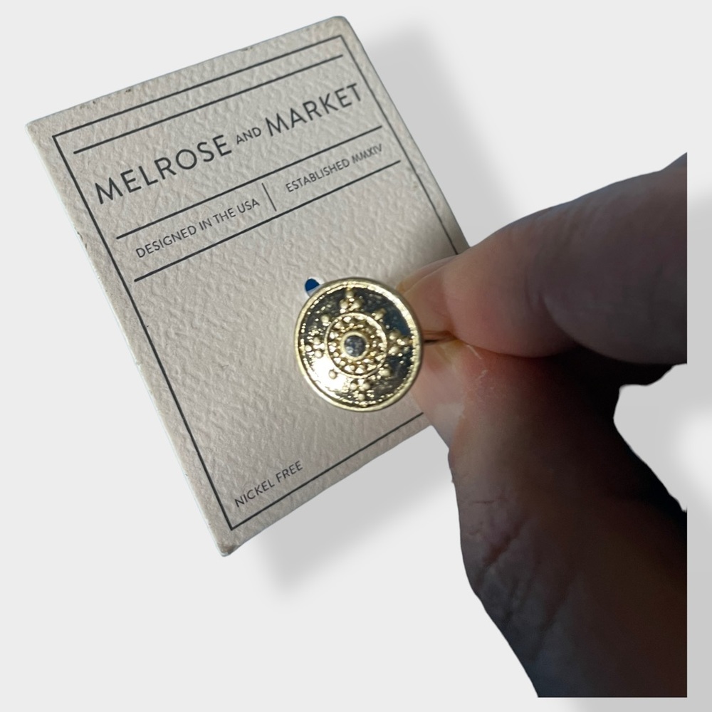 NWT Melrose and Market Gold Tone Celestial Medallion Ring Size 7 Rhinestone